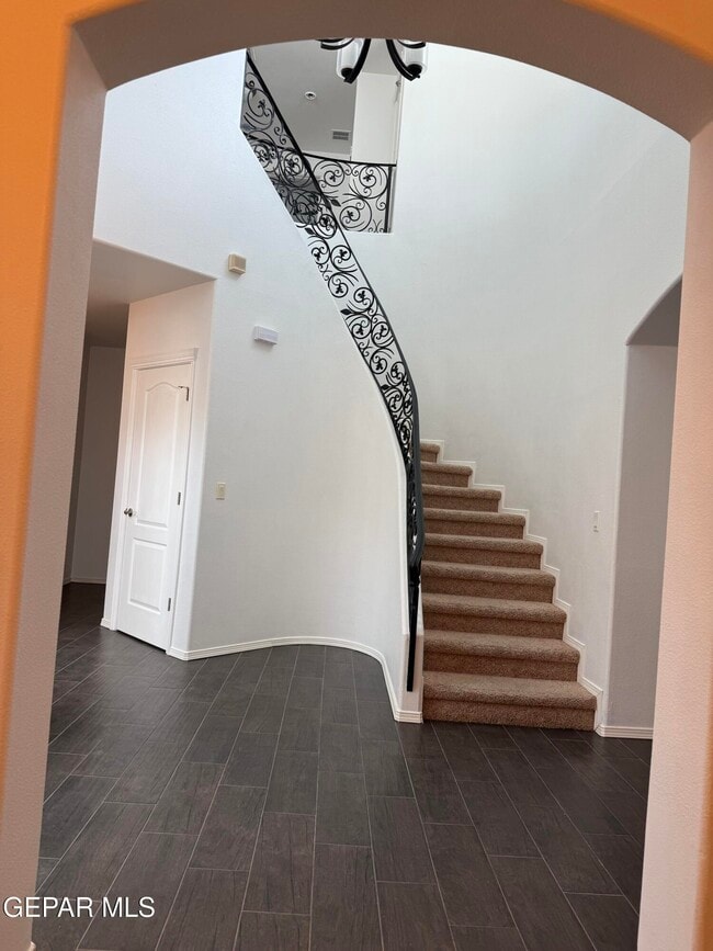 Building Photo - 1605 Playa Del Sol St