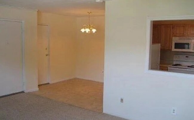 Building Photo - 2 bedroom Rt-9 Framingham