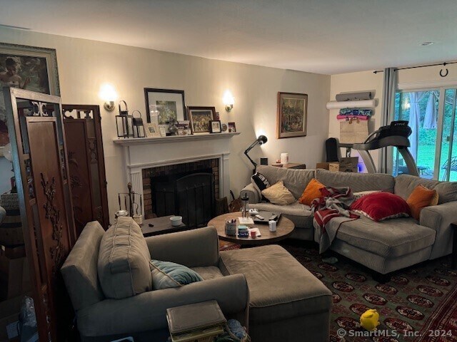 Foto del edificio - 598 Redding Rd
