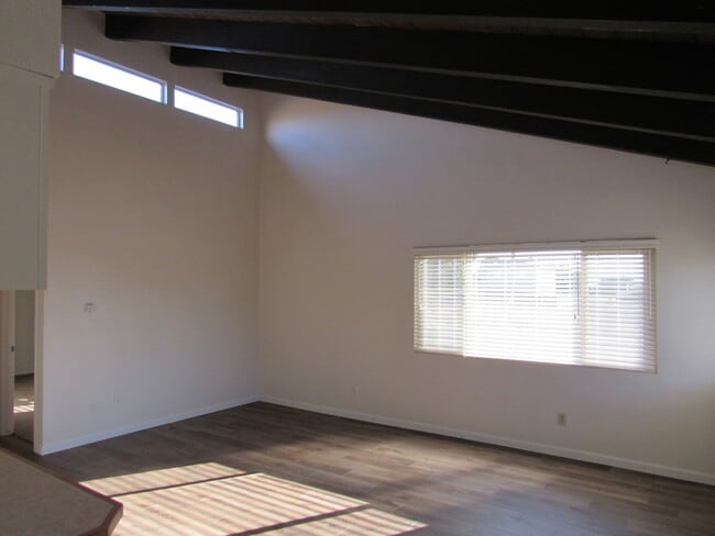 Building Photo - 9150 Avonne Ave