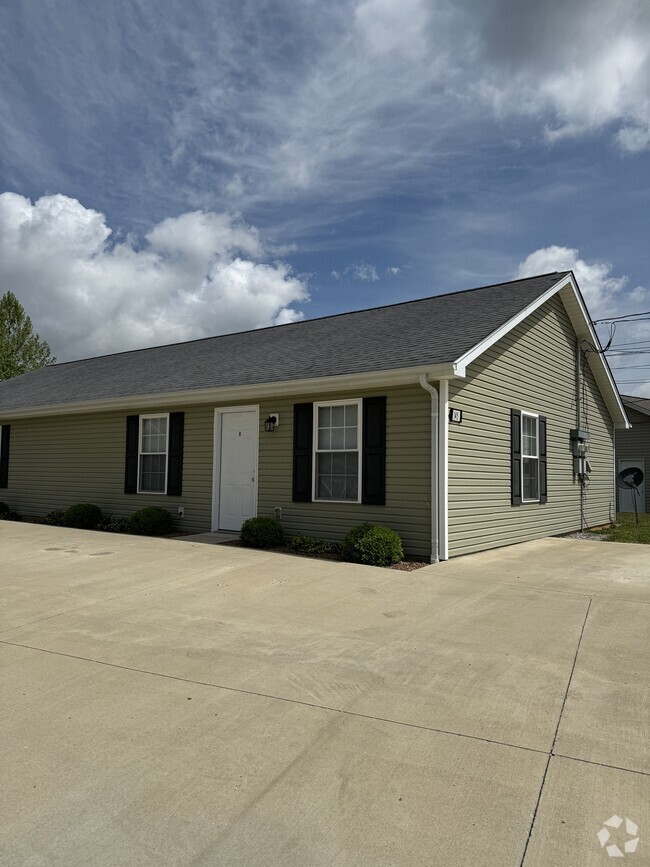 Building Photo - 139 School Side Dr