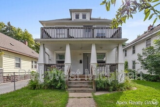 Building Photo - 1530 Quarry Ave NW