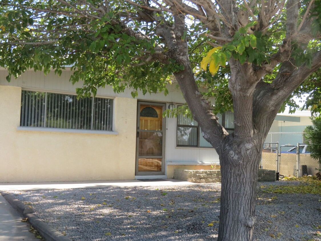 Foto principal - Clean 2 Bedroom 1 Bath Home for Rent