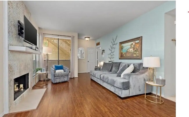 Building Photo - Charming 2BR Condo in Houston