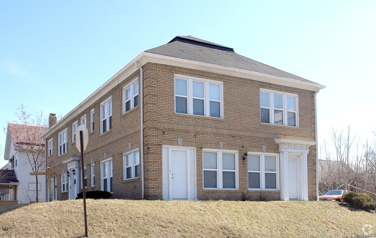 Building Photo - 605 E 38th St
