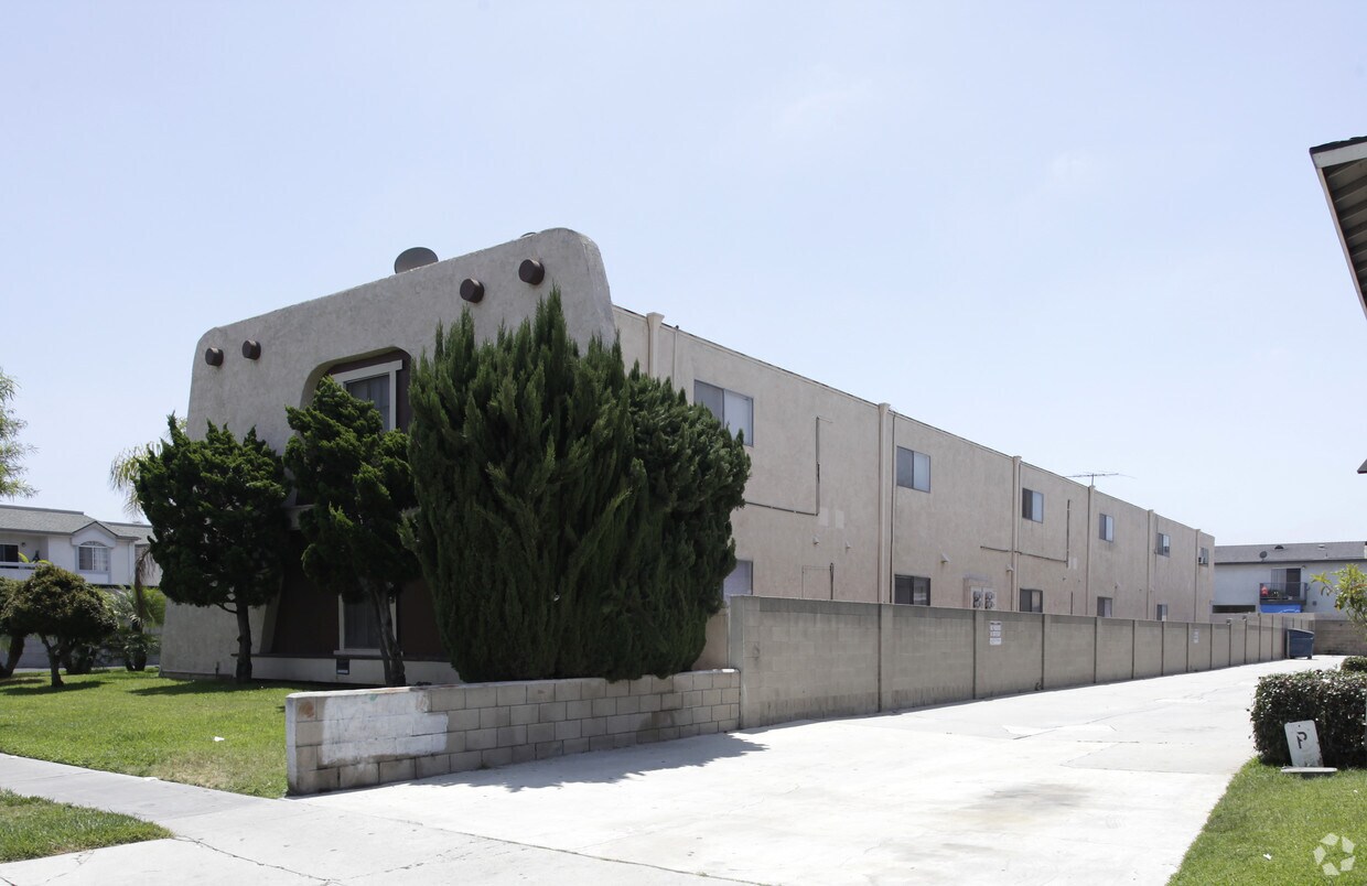Building Photo - 7862 2nd St