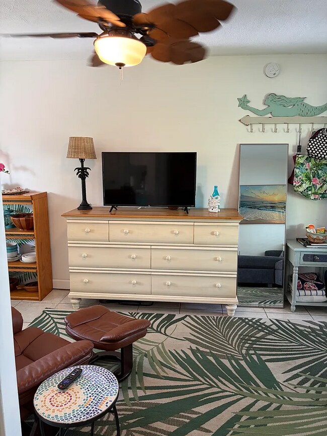 Foto del edificio - Beachside Furnished Home with Utilities Included – 1bed | 1bath
