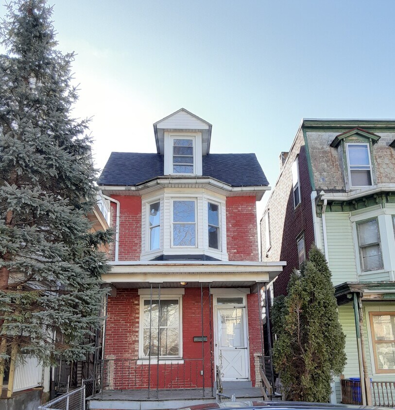 Primary Photo - 1819 North St