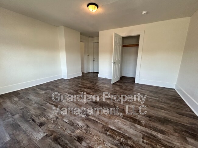 Foto del edificio - 108 N Buchanan St