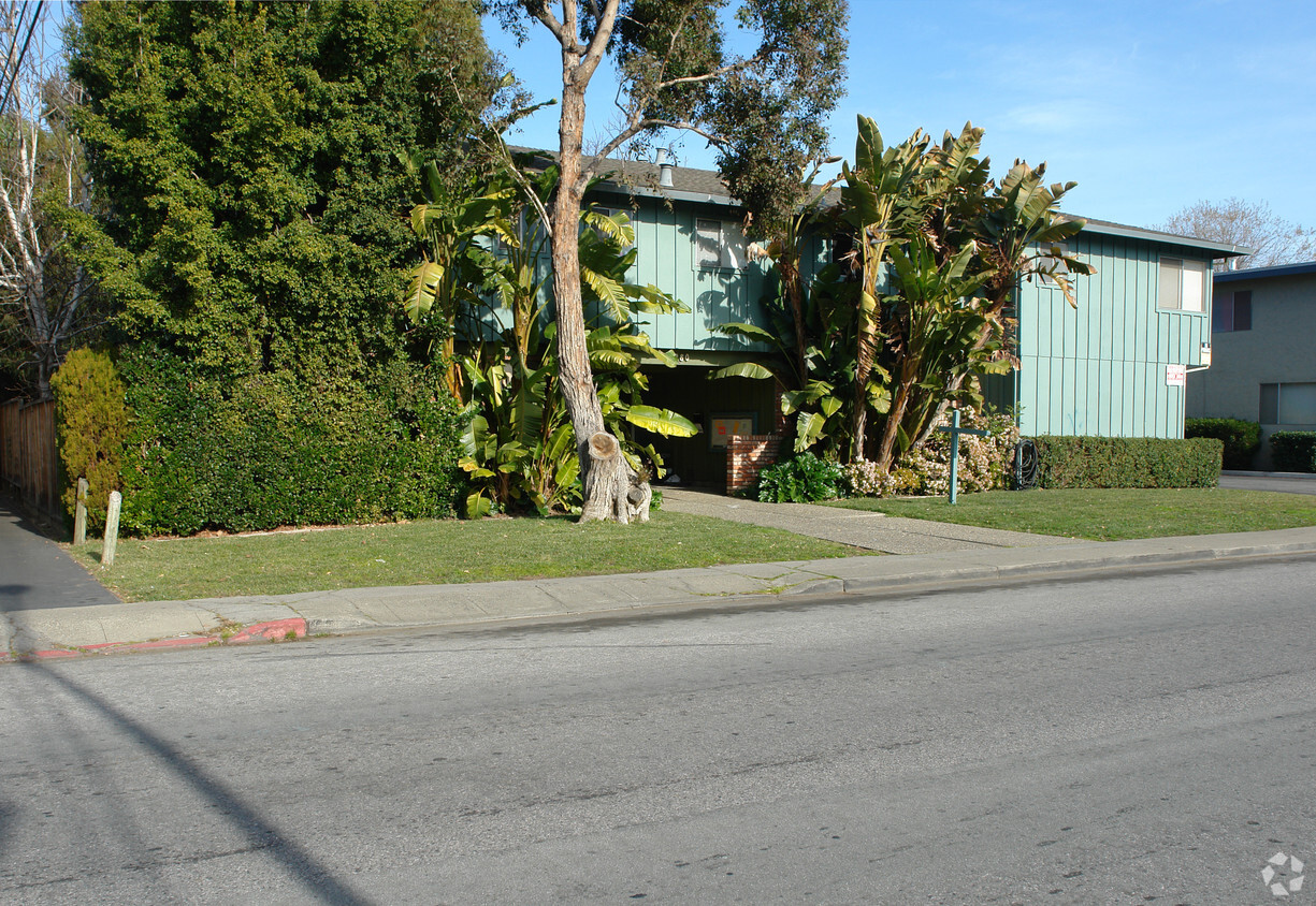 Building Photo - Latham Apartments