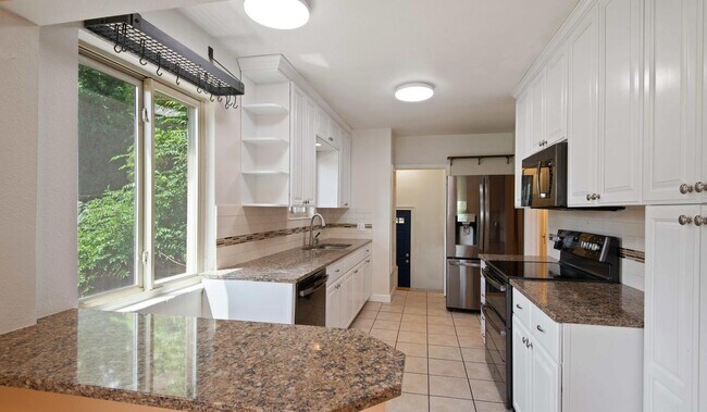 Foto del edificio - Storybook Sloan Lake home with outdoor paradise