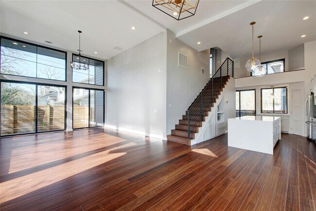 Foto del edificio - 4412 Caswell Ave