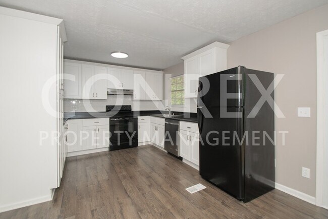 Building Photo - Beautiful 4 Bedroom