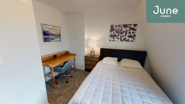 Building Photo - Full room in 5-bed/3.5-bath Home