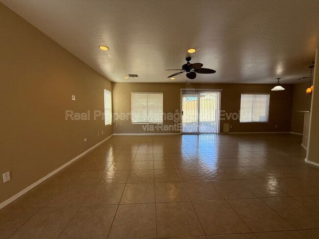 Foto del edificio - 8 N 226th Cir