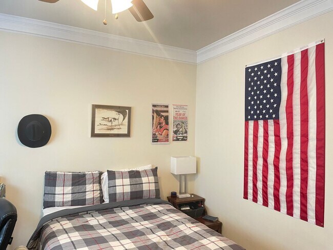 Foto del edificio - Cute 4 Bedroom Near Downtown for Pre-Lease