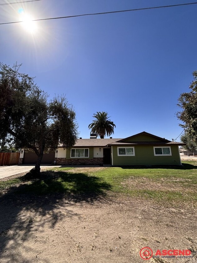 Primary Photo - 3 Bed / 2 Bath Home on 2 Acres of Cattle L...