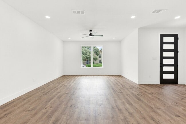 Building Photo - 9471 Timberleaf Dr