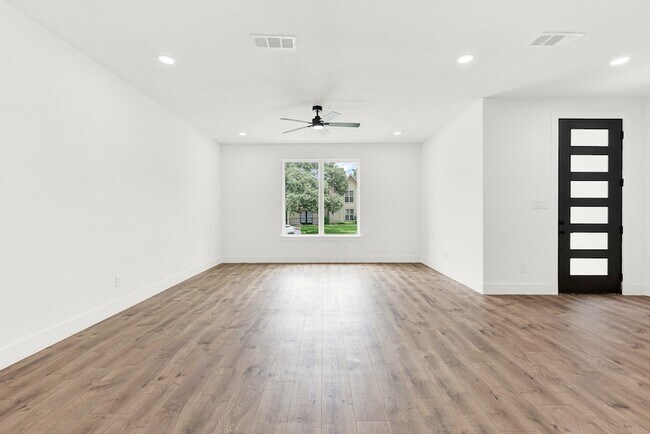 Foto del edificio - 9471 Timberleaf Dr