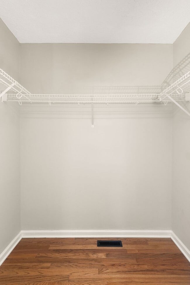 Building Photo - Highly sought after Chesney Glen division. 3 bedroom 2.5 Bath home in hermitage.