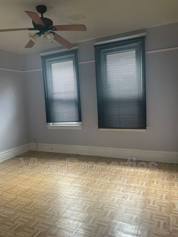 Foto del edificio - 1631 N Kimball Ave