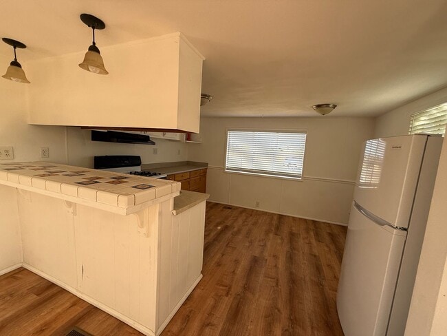 Foto del edificio - 2 bed, 1 bath home on 13,064 sq ft lot!