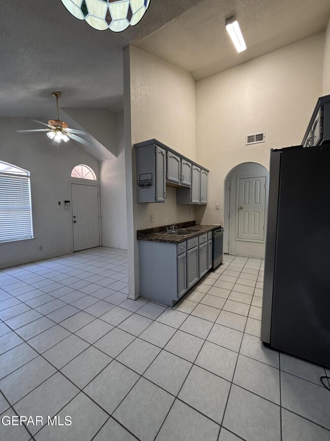Foto del edificio - 9128 Lacebark Elm Dr