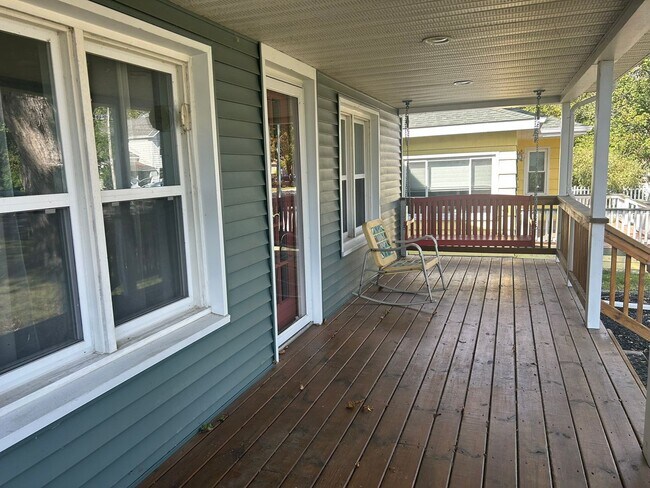Foto del edificio - 2 Bedroom Fully Furnished Home in East Tawas