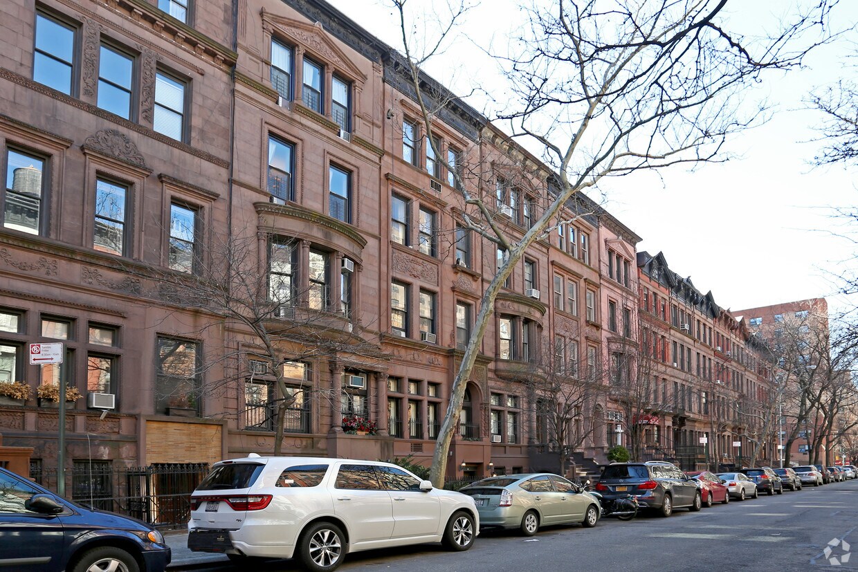 Building Photo - 44 W 89th St