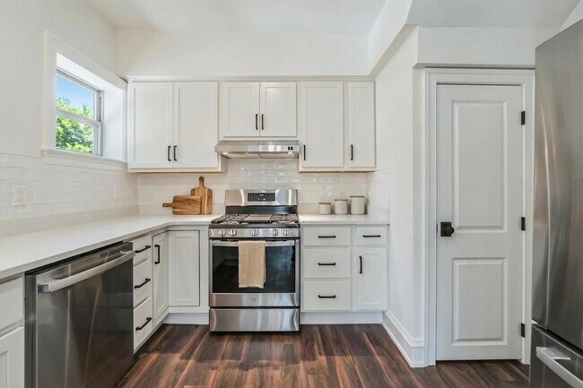 Foto del edificio - 104 Poplar Ave