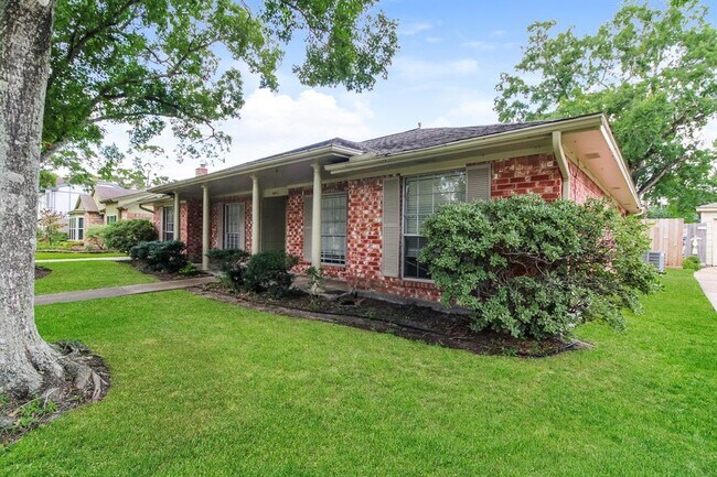 Foto del edificio - 16411 Clearcrest Dr