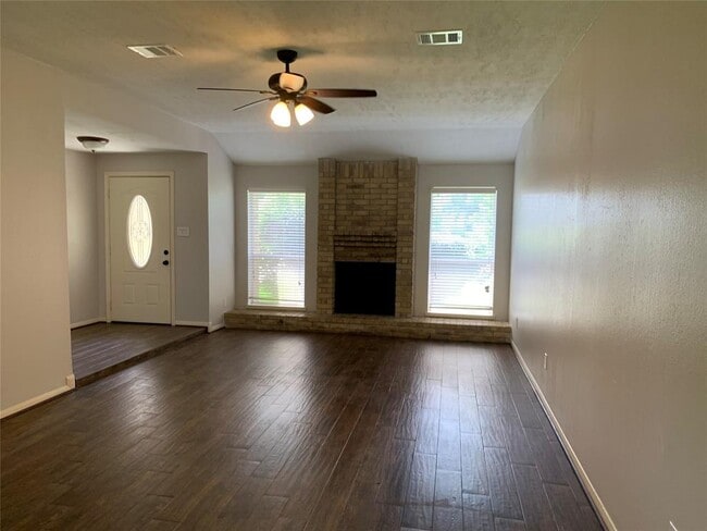 Building Photo - 1243 Park Knoll Ln