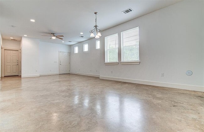 Building Photo - 3301 Thomas Kincheon St