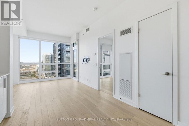 Building Photo - 2212 Lake Shore Blvd W