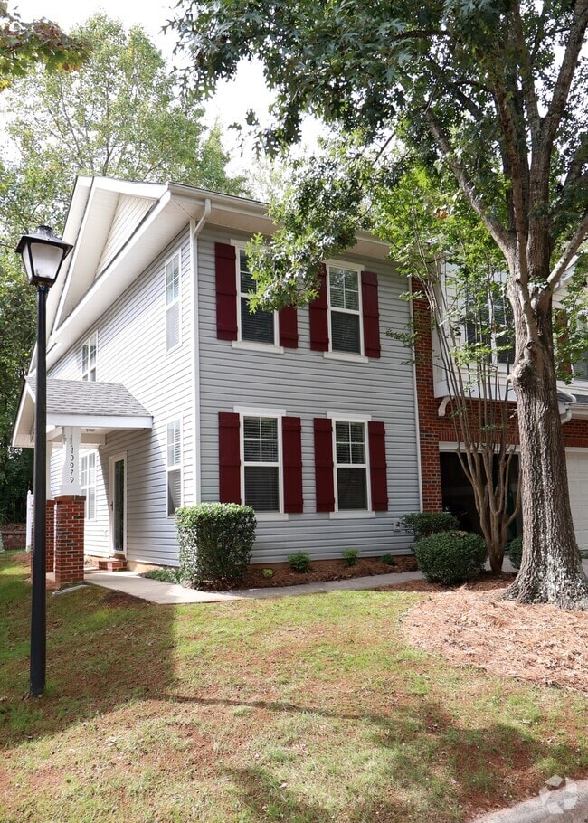 Building Photo - 10979 Princeton Village Dr