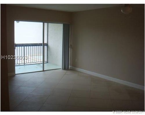 Foto del edificio - 711 N Pine Island Rd