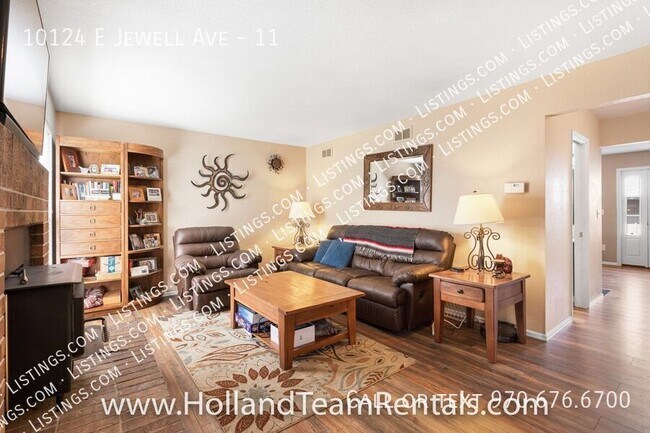 Foto del edificio - 10124 E Jewell Ave