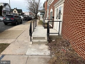 Building Photo - 123 S Washington St