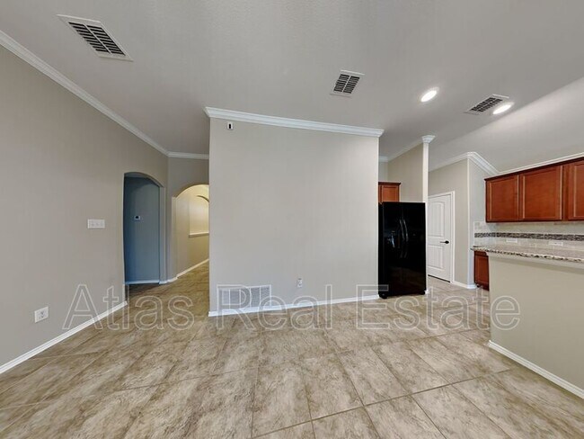 Building Photo - 645 Pollyann Trl