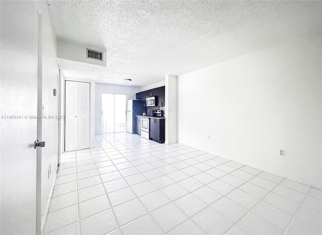 Building Photo - 2575 SW 27th Ave