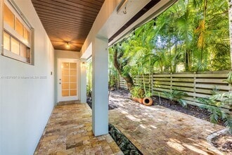 Building Photo - 4235 Lennox Dr