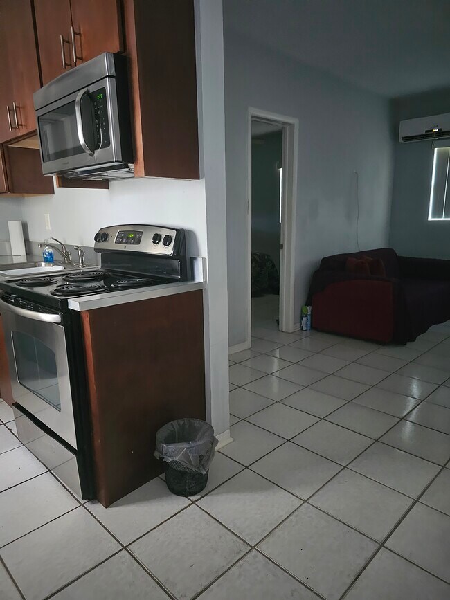 Foto del edificio - 8235 SW 62nd Ave