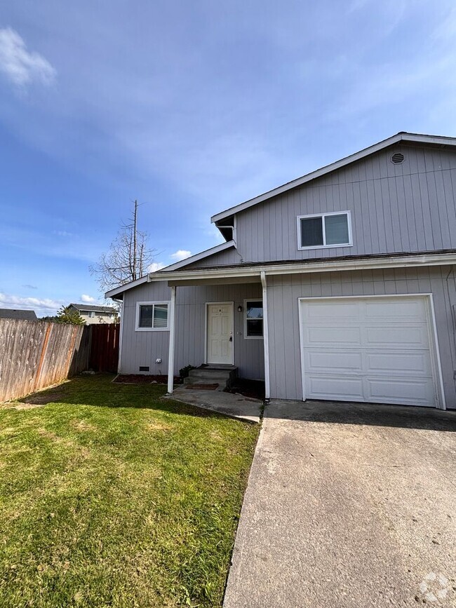 Building Photo - 822 S 22nd Pl