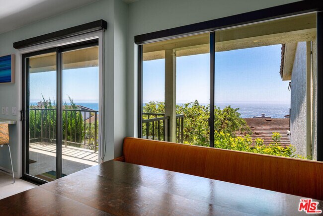 Foto del edificio - 6789 Shearwater Ln