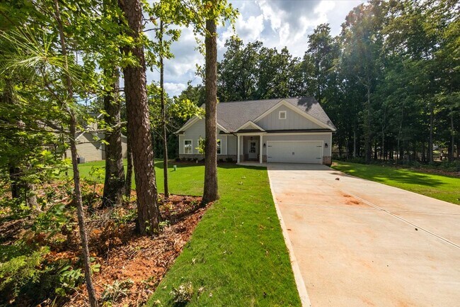 Building Photo - 182 Railroad St