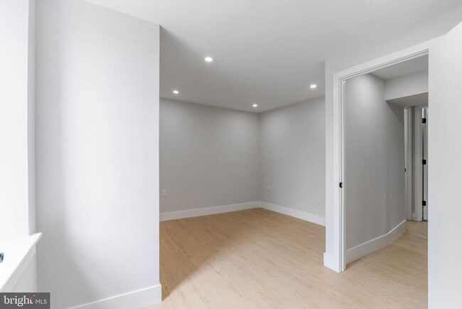 Foto del edificio - 4522 Baker St