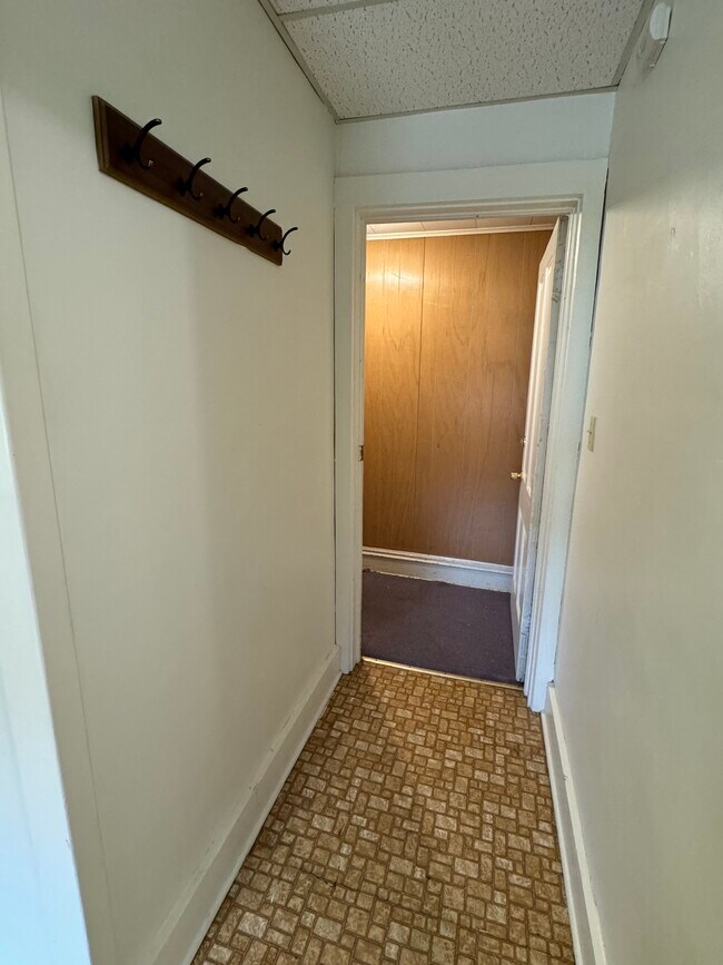 Entry way - 103 8th St E