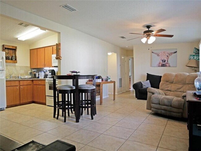 Foto del edificio - 11115 Harding Dr
