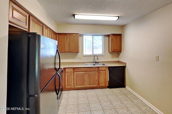 Building Photo - 11555 N Ride Cir S