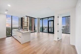 Building Photo - 610 Davis St